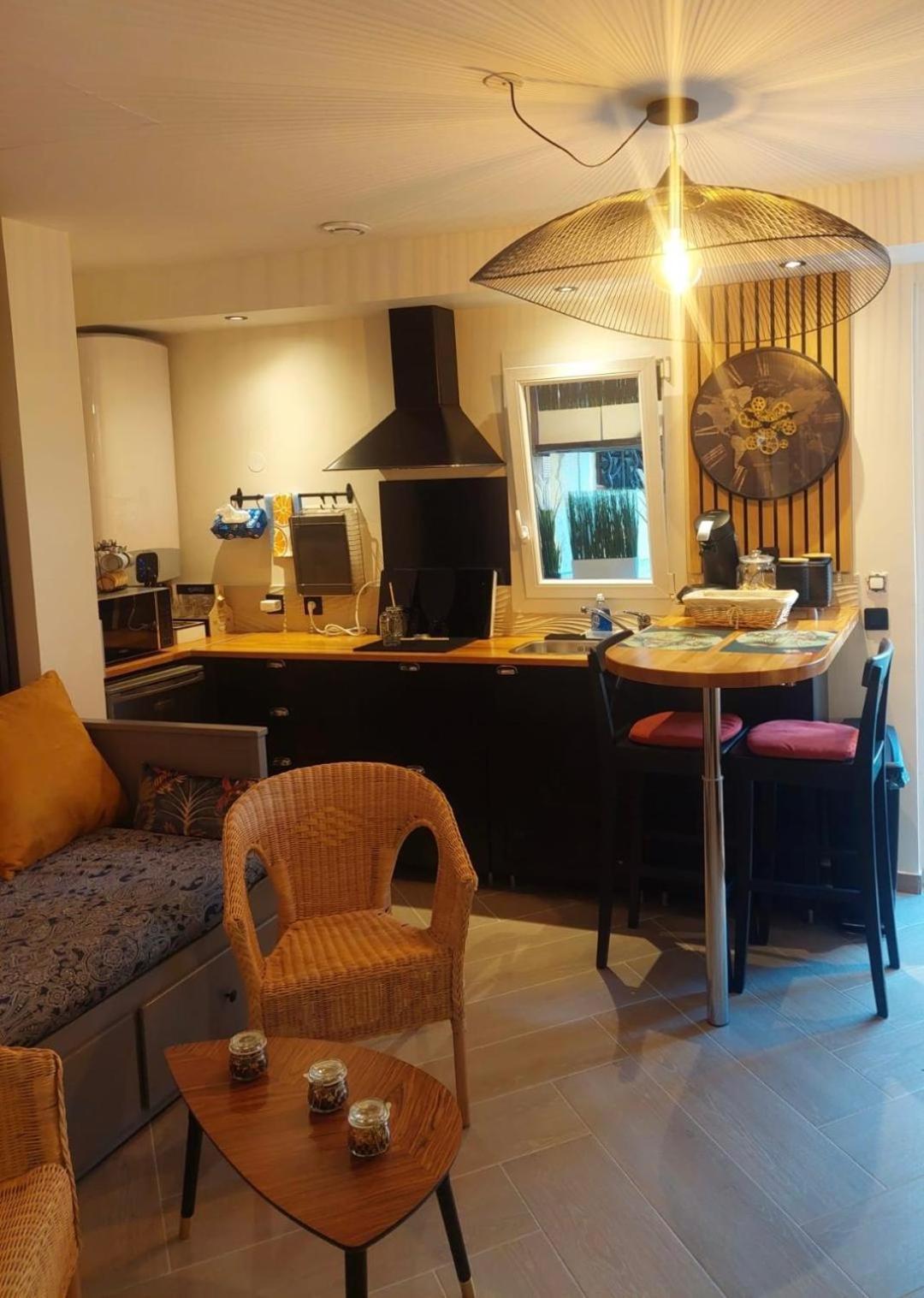 Paris-Julesverne-Bienvenue-Terrasse-Netflix Pantin Eksteriør billede